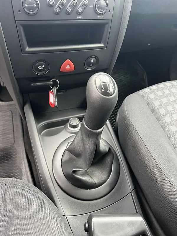 card_note_megane_2 Renault Megane II не бачить ключ-карту: причини, діагностика та реальні рішення